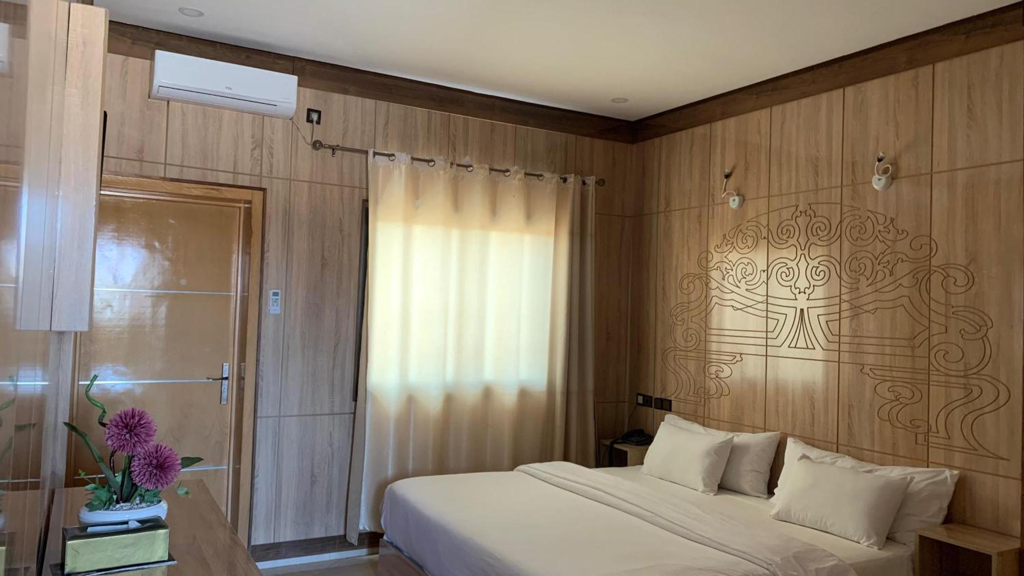 Oasis Palace Hotel 4*